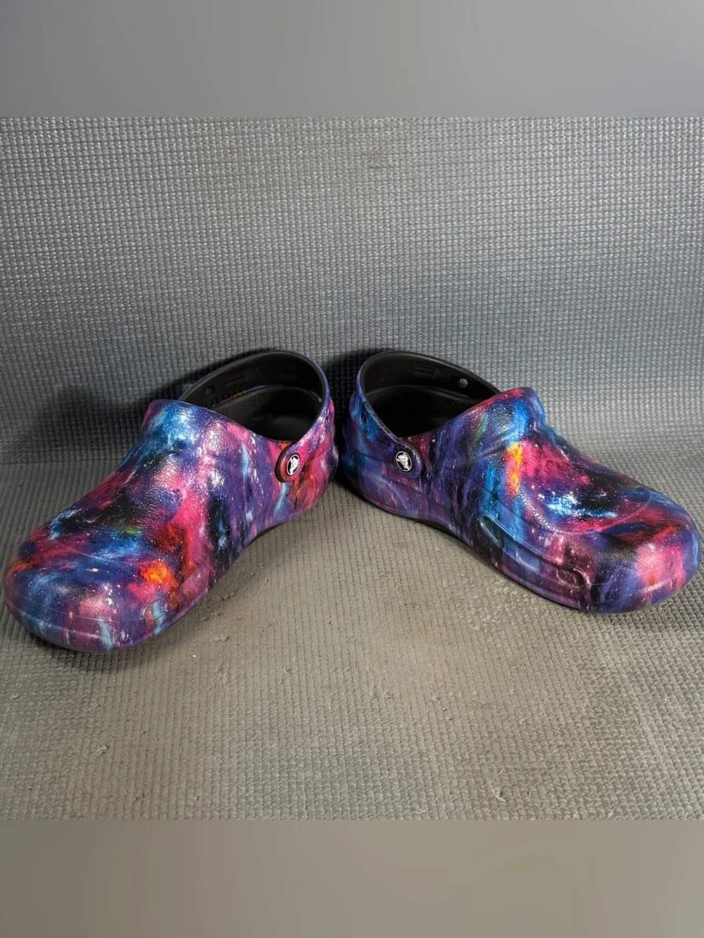 Crocs Bistro Graphic Slip Resistant Work Clogs Galaxy Print Men Sz 9 Women Sz 11